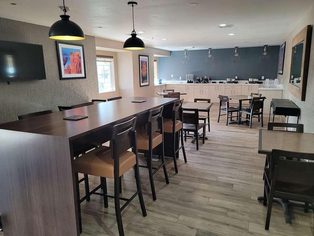 Best Western Bellemont Shadow Mountain Inn Restaurant photo